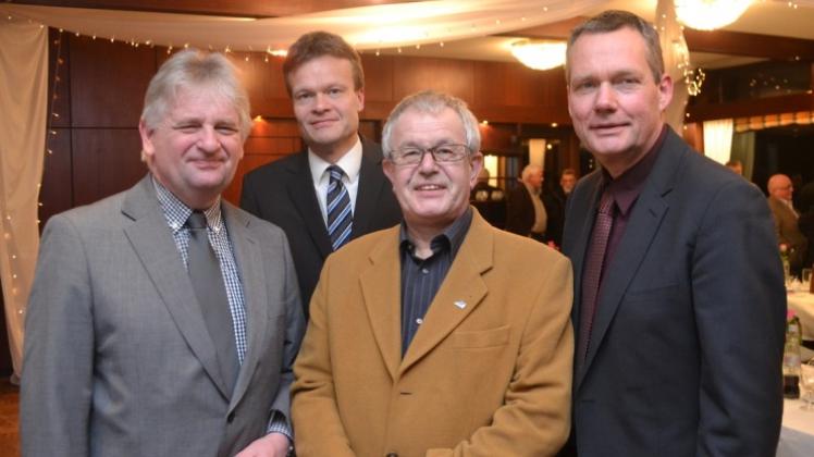 Der verstorbene ISU-Vorsitzende Harald Krokat (3. von links), hier mit den Gästen Niels Thomsen (von links), Ulrich Richter und Lothar Wimmelmeier, hat die Interessengemeinschaft geprägt. 
