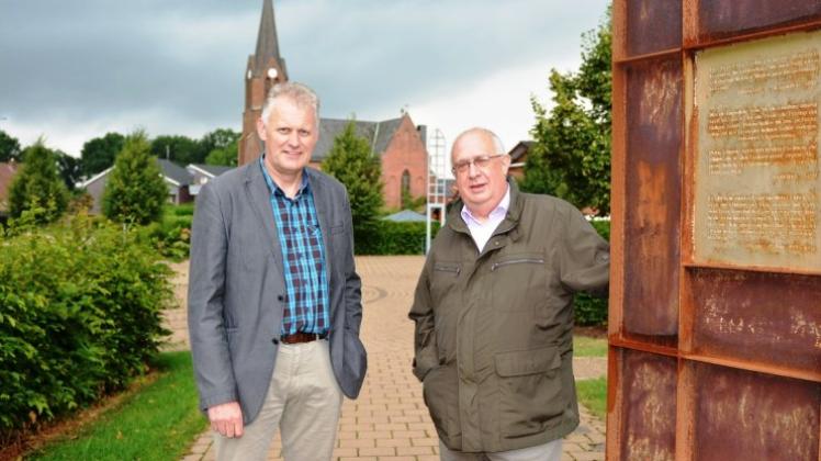 Auf der „Ökumenischen Mitte“ in Baccum: Ortsbürgermeister Heiner Schomaker (links) und SPD-Vorsitzender Reinhold Hoffmann. 