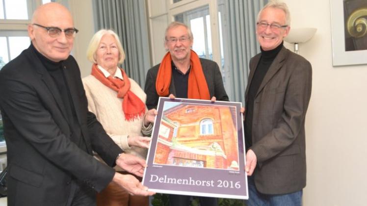 Reimund Stolle (l.), Johann Böhmann (3. v. l., beide Lions), Künstlerin Heide Hurst und Oberbürgermeister Axel Jahnz stellen das neue Delmenhorster Jahresplakat vor. 