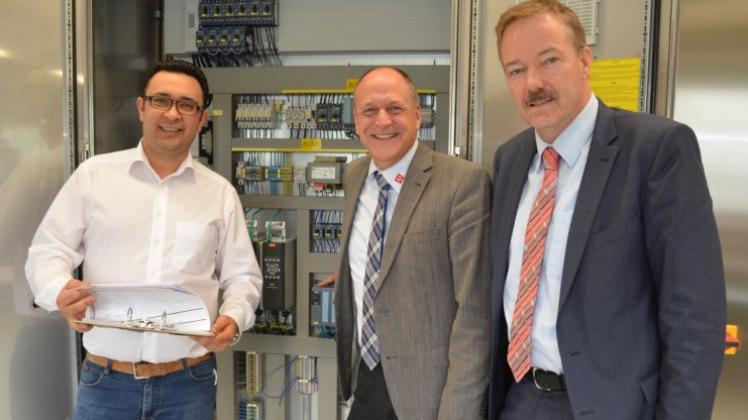 Sie hoffen auf gute Geschäfte mit dem Iran: (von links) Hossein Farshidfar, Uwe Westphal und Uwe Drees von Meyer Technik in Urneburg. 