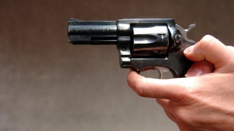 Mit einem Revolver hat ein 47-jähriger Mann am Mittwoch in Bremen gezielt auf Passanten geschossen. Symbolfoto: coulourbox.com