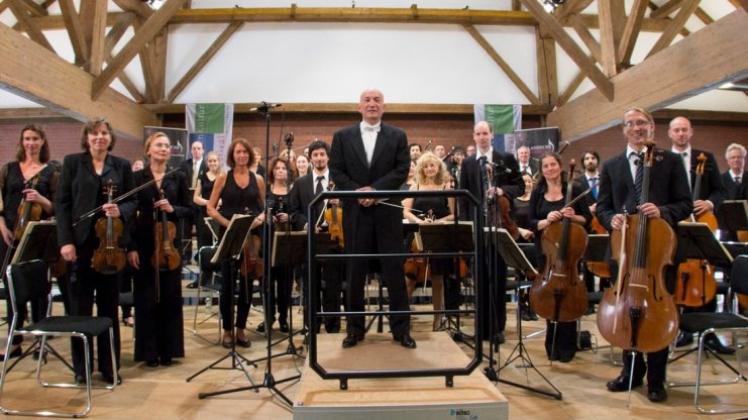 In der besonderen Atmosphäre der Gutsscheune Varrel gibt die Klassische Philharmonie NordWest am 13. November ihr schon traditionelles Herbstkonzert. 