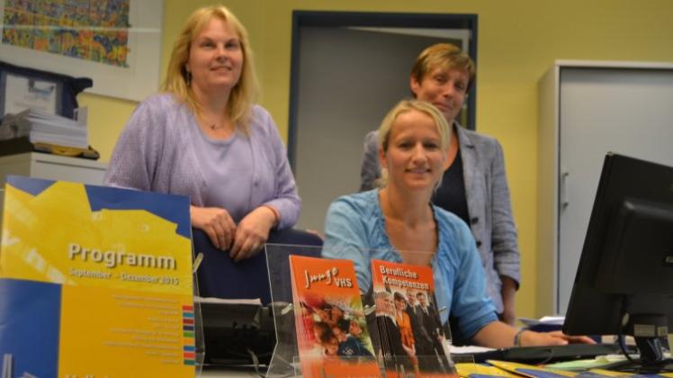 Im Büro der VHS haben sich bei Gitta Bux, Frauke Lieb und Angelika Finke bereits viele „Stammkunden“ angemeldet. 