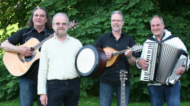 Die Folk-Band Beltane aus Wilhelmshaven gastiert mit keltischen Liedern in Sandhatten. 