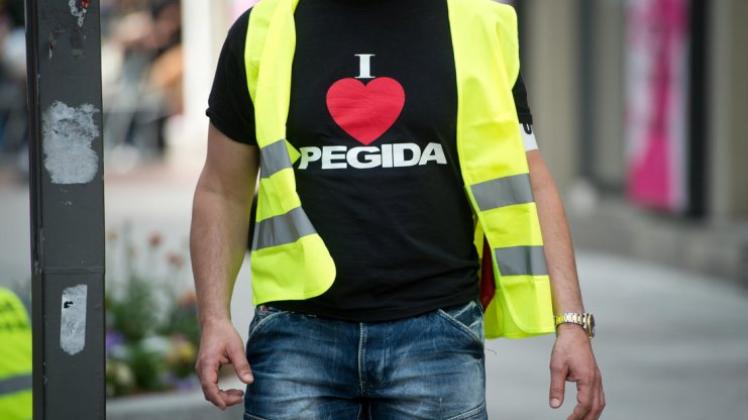 Ein Bielefelder Ableger der Pegida, die Biegida, hat in Bielefeld protestiert. Allerdings standen den rund 20 Rechtspopulisten knapp 3500 Gegendemonstranten entgegen. 