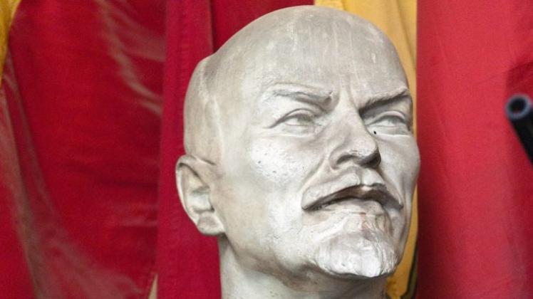 Die Lenin-Büste ging „versehentlich“ zu Bruch. Symbolfoto: dpa