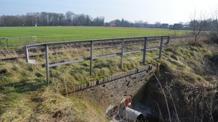 Zwei Probleme gibt es bei der Erschließung des Baugebietes am Stapelberger Weg: der Lärmschutz wegen der Eisenbahn und die Entwässerung des vom Bramscher Berg kommenden Wassers. 
