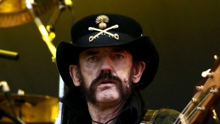 An Heiligabend wurde Lemmy Kilmister 70, seiner Band zufolge erfuhr er am 26. Dezember von einer Krebs-Erkrankung, nur kurz darauf starb die Rock’n’Roll-Legende. 
