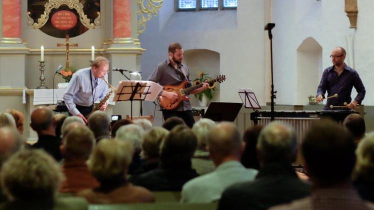 Das Festival „Jazz and Spirit“ in der St. Cyprian- und Corneliuskirche, hier eine Aufnahme aus dem September 2014 mit Intendant Dr. Klaus Fey (l.), soll es dieses Jahr nicht geben. 