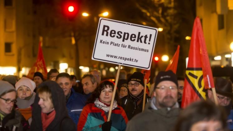 Rund 4500 Menschen haben in Osnabrück gegen Pegida und für Toleranz demonstriert. Fotos: Gert Westdörp