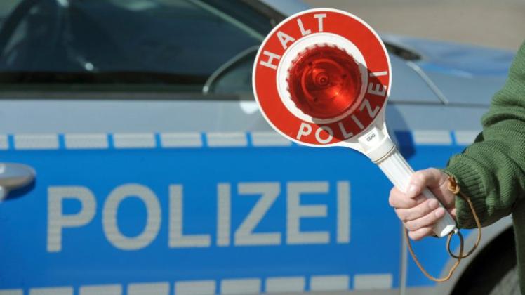 Die Polizei stellte am Wochenende  bei einer Kontrolle in Großenkneten zwei gefälschte Führerscheine sicher. 