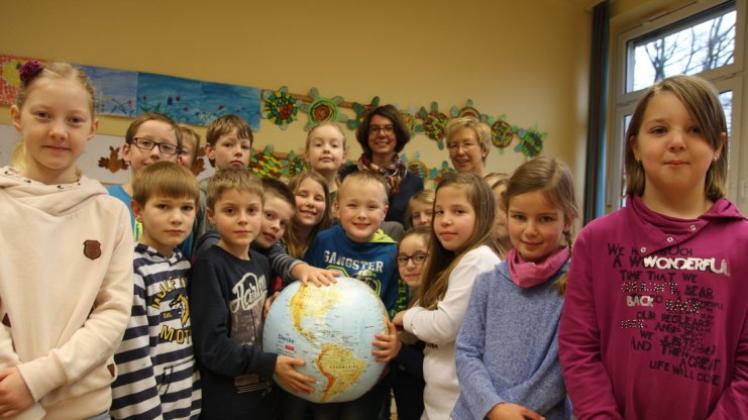 Die Mädchen und Jungen der Grundschule Hilkenbrook setzen sich für den Klimaschutz und damit gegen die Erderwärmung ein. 