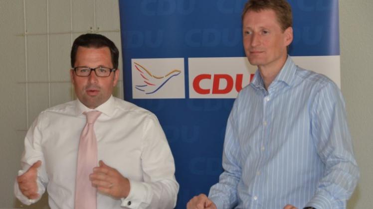 CDU-Schulexperte Kai Seefried (links) und Ralf Wessel, CDU Ortsunion Süd in Ganderkesee, laden im Airfield-Restaurant zum Dialog über das neue Niedersächsische Schulgesetz ein. 