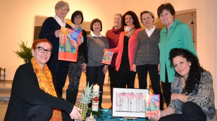 Neun Frauen aus drei Ganderkeseer Kirchengemeinden bereiten den Weltgebetstags-Gottesdienst in St. Hedwig vor. Neun Frauen aus drei Ganderkeseer Kirchengemeinden bereiten den Weltgebetstags-Gottesdienst in St. Hedwig vor.