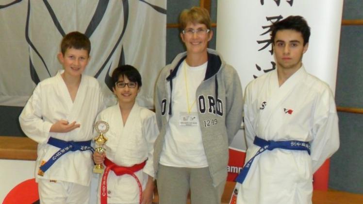 Vertraten die Karate-Abteilung des Delmenhorster TV beim Saino Cup 2015 in Seelze: (von links) Jan Wieck, Edgar Saradzyan, Sandra Wieck und Erik Saradzyan. 