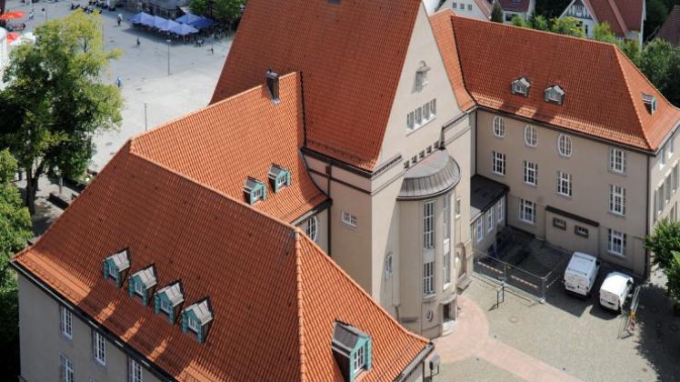 Delmenhorst wächst: Das Rathaus (Foto) freut sich über eine steigende Bevölkerungszahl. Symbolfoto: dpa