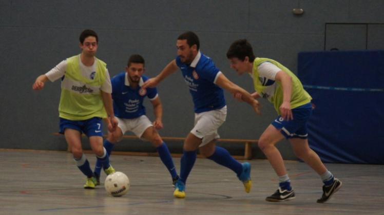 Bestes Delmenhorster Team: der SV Baris (blaue Trikots). Bestes Delmenhorster Team: der SV Baris (blaue Trikots).