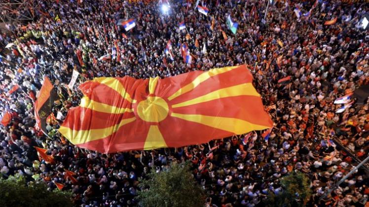 Massenproteste in Mazedonien: Zehntausende gehen zur Unterstützung der Regierung auf die Straße, nachdem die Opposition zuvor Großdemonstrationen veranstaltete. 