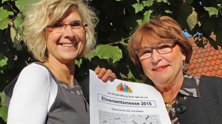 Gabi Moldenhauer (von links) und Ulrike Dunkhase-Niemeyer von der Bürgerstiftung Stuhr machen Werbung für die Ehrenamtsmesse am Samstag, 17. Oktober, im Rathaus Stuhr. Gabi Moldenhauer (von links) und Ulrike Dunkhase-Niemeyer von der Bürgerstiftung Stuhr machen Werbung für die Ehrenamtsmesse am Samstag, 17. Oktober, im Rathaus Stuhr.