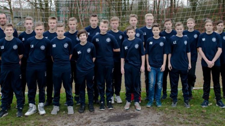 Stolzer Vizemeister: Die C-Junioren des FC Hude haben in der 1. Kreisklasse den zweiten Platz belegt und freuen sich auf die Kreisliga. Stolzer Vizemeister: Die C-Junioren des FC Hude haben in der 1. Kreisklasse den zweiten Platz belegt und freuen sich auf die Kreisliga.