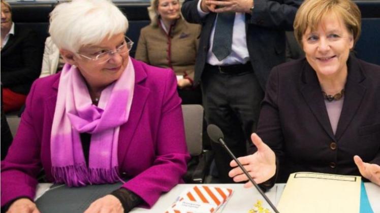 CSU-Landesgruppenchefin Gerda Hasselfeldt (l.) erwartet von Angela Merkel einen Kurswechsel in der Flüchtlingspolitik. 
