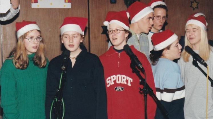 dk-Nostalgiefoto: Vorweihnachtlich ging es im Dezember 1997 beim Tag der offenen Tür am Gymnasium Ganderkesee zu. . 