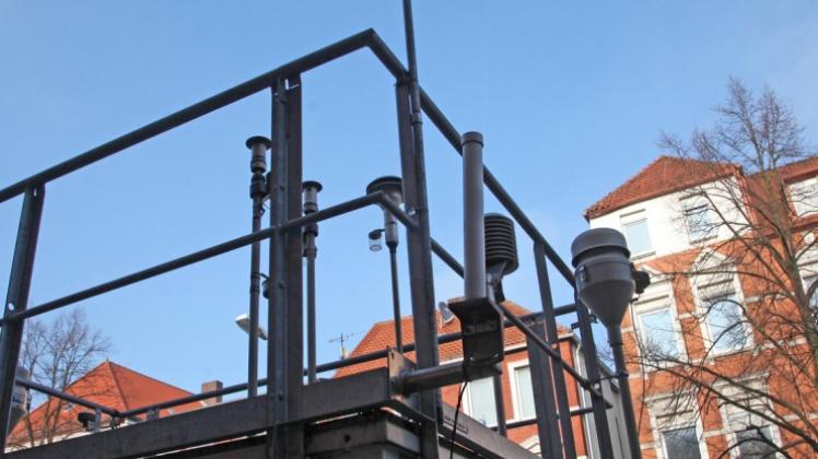 Die Stickstoffdioxidwerte sind in Osnabrück zu hoch. Hier die Sensoren des Messcontainers am Schlosswall. 