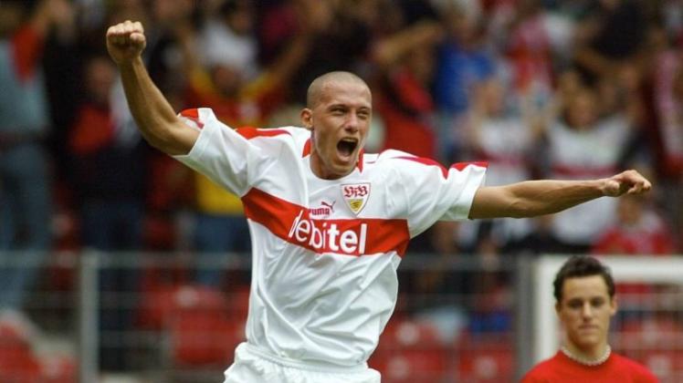 Beißt er auch in Delmenhorst zu? „Torkrokodil“ Sean Dundee (hier im Trikot des VfB Stuttgart) war Ende der 1990er Jahre einer der besten Torjäger der Bundesliga. Beißt er auch in Delmenhorst zu? „Torkrokodil“ Sean Dundee (hier im Trikot des VfB Stuttgart) war Ende der 1990er Jahre einer der besten Torjäger der Bundesliga.