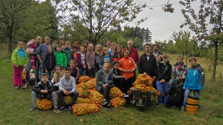 Äpfel für 900 Liter Saft haben die GMHütter Schüler in Holzhausen gesammelt. 