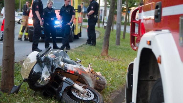 Der Unfall eines Motorradfahrers hat den Einsatz eines Rettungshubschraubers nach sich gezogen. 