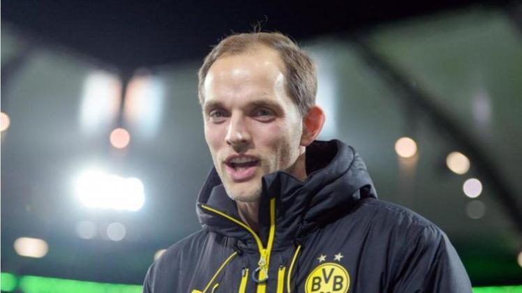 Die Anspannung von Dortmunds Trainer Thomas Tuchel entlud sich in einem Tritt gegen die Bande. 