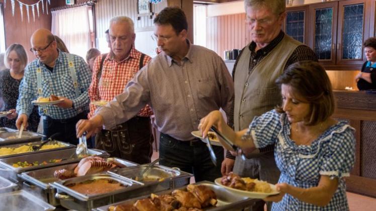 Bei Menkens in Hoykenkamp wurde am Wochenende zünftig Oktoberfest gefeiert: Bei Menkens in Hoykenkamp wurde am Wochenende zünftig Oktoberfest gefeiert:
