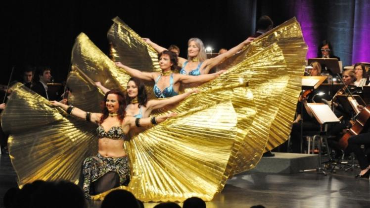 Goldenen Glanz brachten Caroline Lemm und die Bauchtanzgruppe Harriza auf die Bühne.