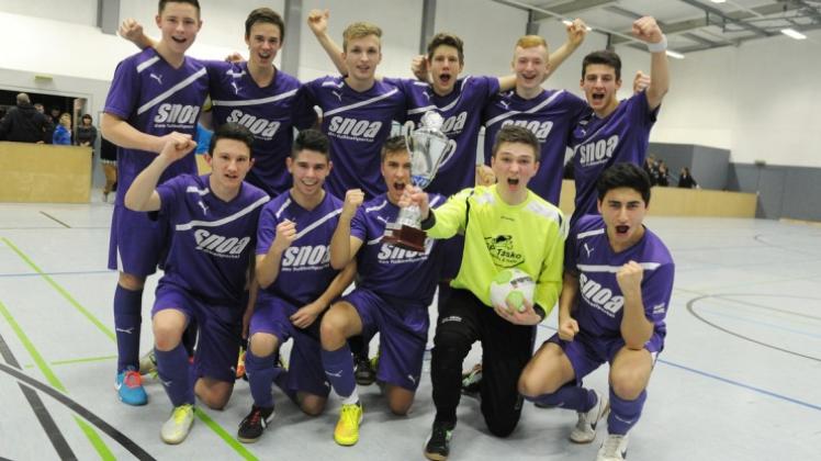 Futsal-Kreismeister: Die B-Junioren der SG JDH Delmenhorst II freuten sich über den Titel.foto: Rolf Tobis