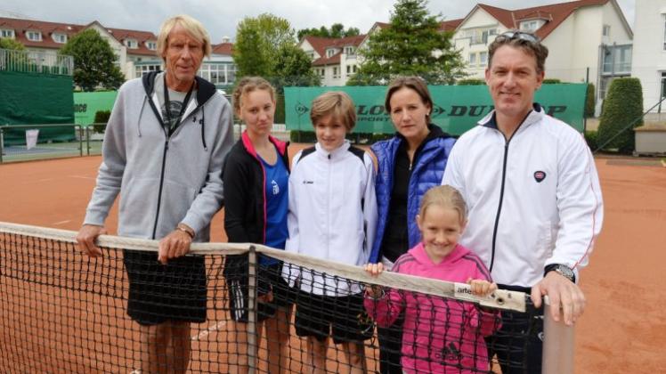 Sportlicher Tag einer sportlichen Familie: Mit Carlo Thränhardt (ganz links) trainierten (von links) Jule, Johanna, Cornelia, Miriam und Matthias Goer. 