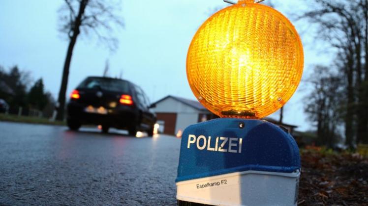 Unbekannte haben Außenspielgel von drei geparkten Wagen beschädigt. Unbekannte haben Außenspielgel von drei geparkten Wagen beschädigt.
