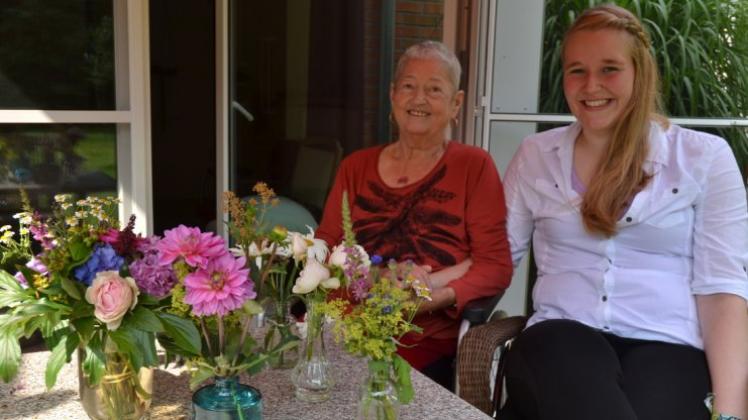 Mareike Kruse (rechts) hat die Zeit mit Gästen wie Heidi Bartels im Laurentius-Hospiz weiter gebracht. 