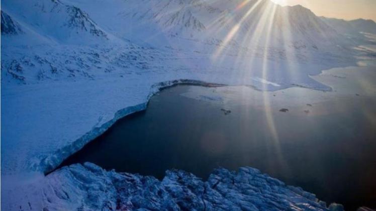 Auf Spitzbergen wurden plus vier Grad Celsius gemessen, das waren 30 Grad über dem üblichen Niveau. 