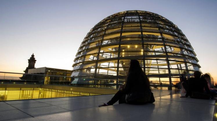 Die Kuppel des Reichstags ist eines der Wahrzeichen der Hauptstadt. 