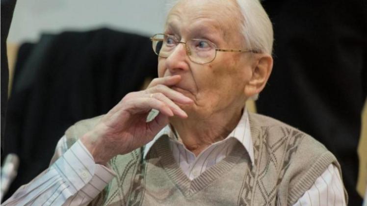 Im Auschwitz-Prozess in Lüneburg hat der Angeklagte Oskar Gröning ein umfangreiches Geständnis abgelegt. 