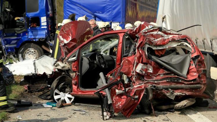 Trauriger Höhepunkt der Unfallserie auf der A1 im Frühjahr war der Tod von drei Menschen am 24. April bei Wildeshausen. 