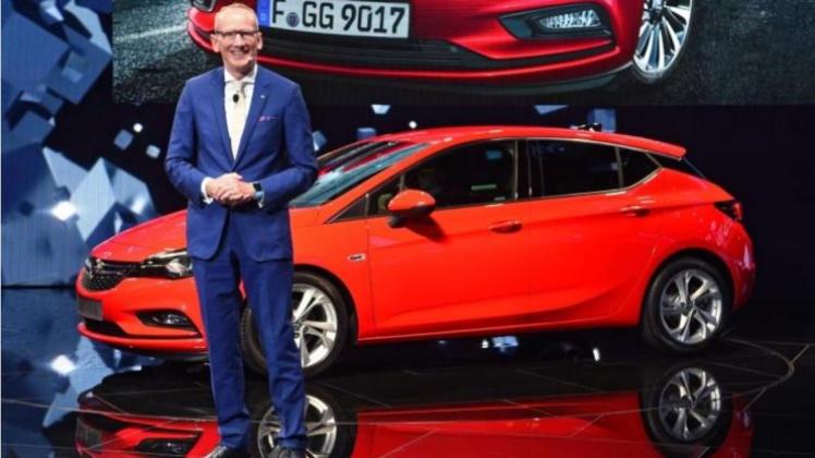 Opel-Chef Karl-Thomas Neumann auf der IAA: Der Autobauer ist auf dem besten Weg, im dritten Jahr in Folge Absatz und Marktanteil ausbauen zu können. Foto: Uwe Zucchi/Archiv