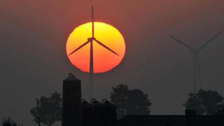 Der Ganderkeseer Verwaltungsausschuss hat am Mittwoch gegen eine neue 200-Meter-Windenergieanlage gestimmt. Symbolfoto: dpa Der Ganderkeseer Verwaltungsausschuss hat am Mittwoch gegen eine neue 200-Meter-Windenergieanlage gestimmt. Symbolfoto: dpa