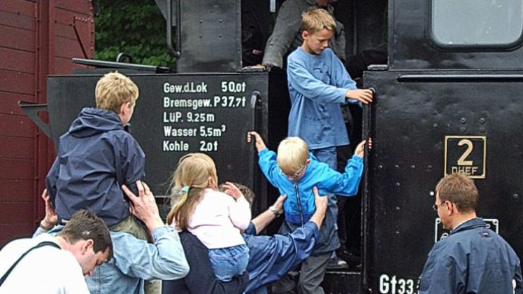 Eine Fahrt mit der historischen Kleinbahn „Jan Harpstedt“ ist für kleine und große Passagiere ein Erlebnis. 