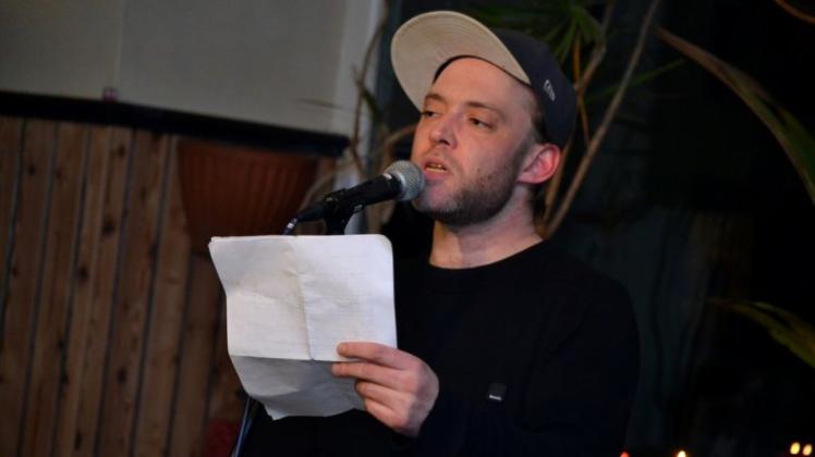 Jan Möbus aus Remscheid hatte beim Poetry Slam im Casablanca die Nase vorn. 