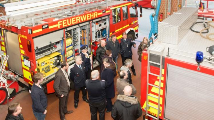 Das Feuerwehrgerätehaus in Rütenbrock hat sich der Ausschuss für Wirtschaft und Ordnung der Emsstadt jetzt angesehen. 