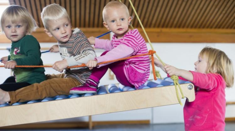 Bewegung, Spiel und Sport können dazu beitragen, die Bildungschancen von Kindern zu verbessern. Auf dieser Annahme basiert der Kongress „Bewegte Kindheit“, der seit 1991 in Osnabrück stattfindet – 2015 zum neunten Mal. 