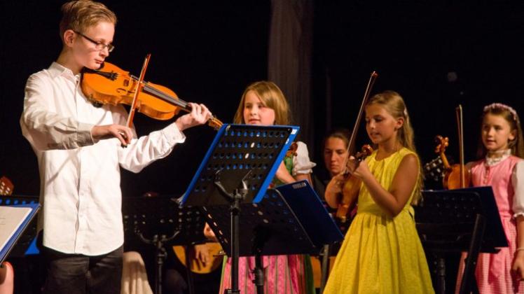 Das Strings-Kinderstreichorchester gehörte zu denen, die auf der Bühne zu erleben waren.