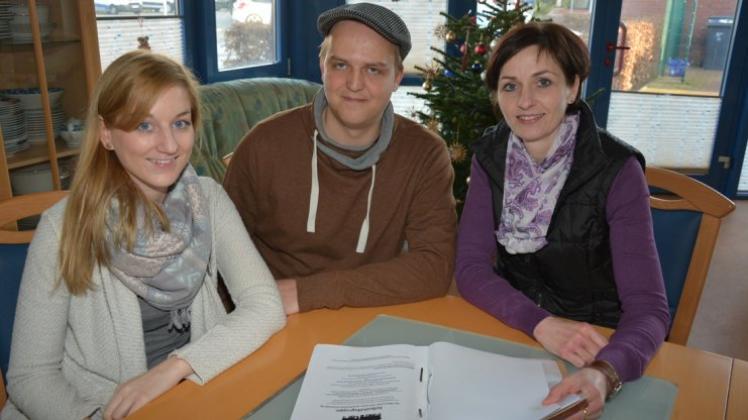 Neue Selbsthilfegruppe für Psychiatrieerfahrene: Mira Sommer ( Niels-Stensen-Kliniken), Florian Schumacher (Gruppenleiter), Janine Hörnschemeyer (HpH Bersnebrück). 