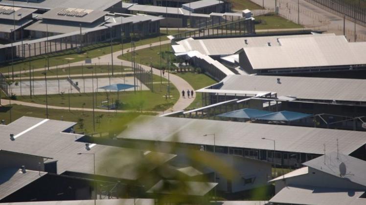 Nach dem Tod eines Asylbewerbers sind in einem Internierungslager für Flüchtlinge auf der zu Australien gehörenden Weihnachtsinsel Tumulte ausgebrochen. Noch hat die Regierung die Lage nicht unter Kontrolle.  